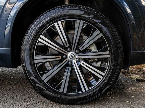 Used 2025 Volvo XC90 B6 Plus image 27