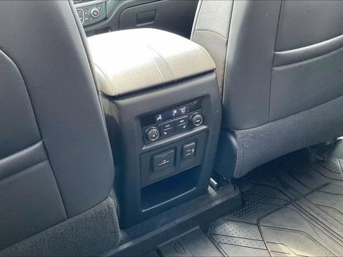 Used 2021 Chevrolet Traverse Premier w/ Redline Edition AWD/4WD image 34