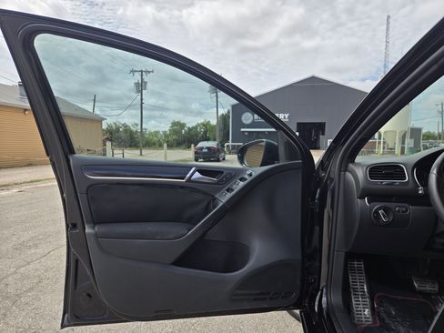 Used 2012 Volkswagen Golf 4-Door FWD image 4