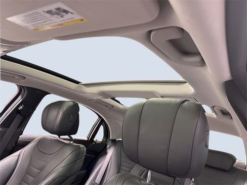 Used 2019 Mercedes-Benz S 560 4MATIC Sedan image 30