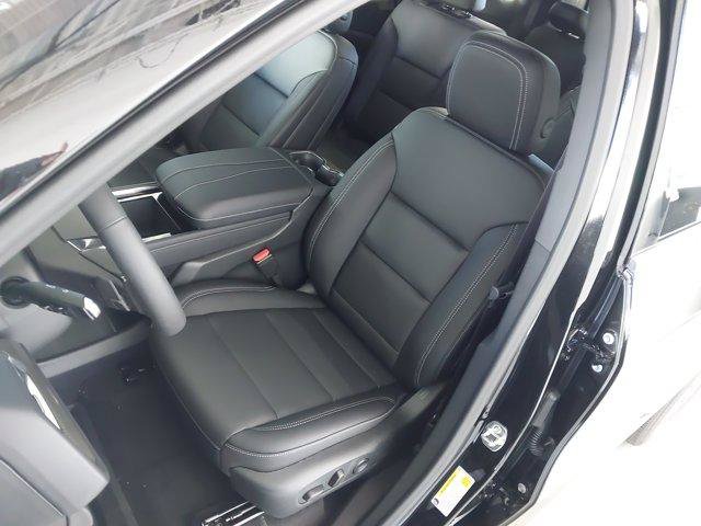 New 2027 Chevrolet Traverse LT w/ Driver Confidence Package FWD image 21
