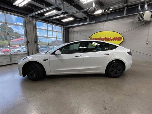Used 2021 Tesla Model 3 Standard Range Plus RWD image 2