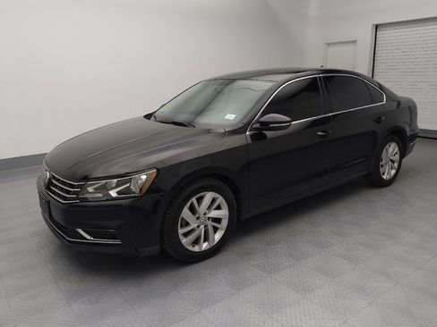 Used 2018 Volkswagen Passat 2.0T SE image 2