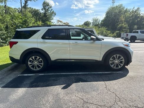 Used 2022 Ford Explorer XLT w/ Equipment Group 202A RWD image 5