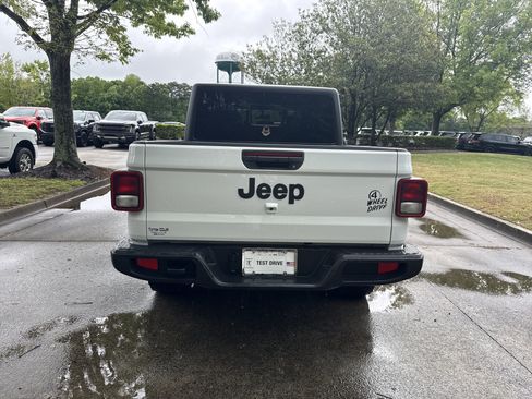 Used 2022 Jeep Gladiator Sport AWD/4WD image 6