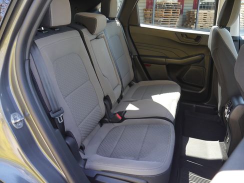 Used 2022 Ford Escape SE w/ SE Sport Appearance Package image 27