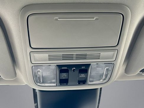 Used 2025 Honda Odyssey Touring image 37