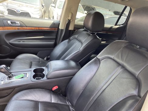 Used 2019 Lincoln MKT AWD image 10