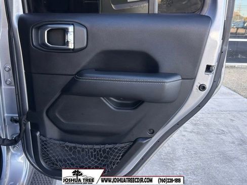 Used 2020 Jeep Wrangler Unlimited Sahara image 29