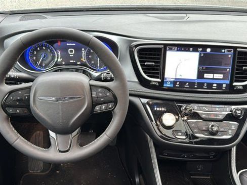 Used 2026 Chrysler Pacifica Limited w/ Uconnect Theater Family Group AWD/4WD image 27
