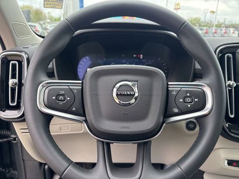 Used 2026 Volvo XC40 B5 Plus AWD/4WD image 18