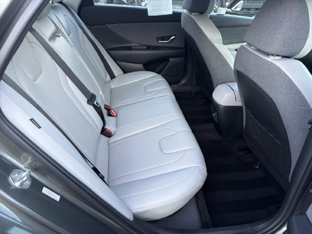 Certified 2024 Hyundai Elantra Limited FWD image 18