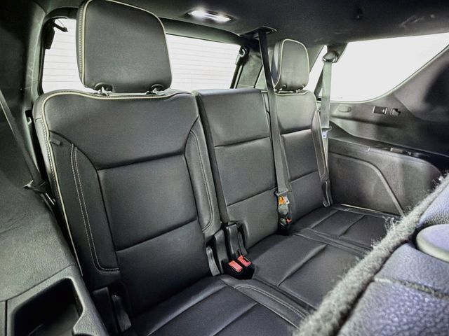 Used 2024 GMC Yukon SLT w/ SLT Luxury Package AWD/4WD image 31