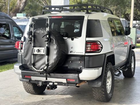 Used 2007 Toyota FJ Cruiser 2WD image 9