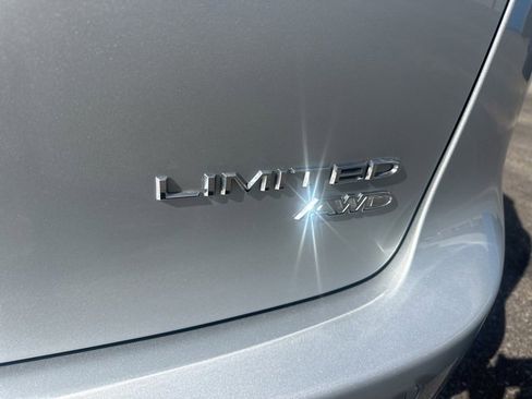 Used 2024 Chrysler Pacifica Limited image 9