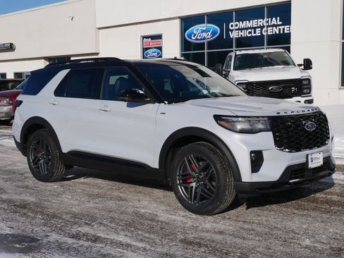 New 2026 Ford Explorer ST-Line w/ ST-Line Street Pack image 4