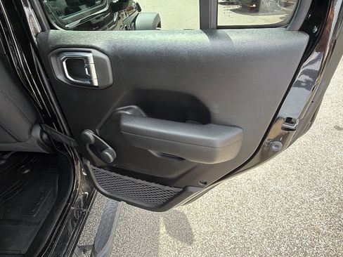Used 2023 Jeep Wrangler Unlimited Sport AWD/4WD image 16