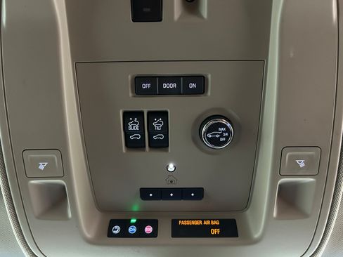 Used 2019 Cadillac Escalade ESV Luxury AWD/4WD image 29