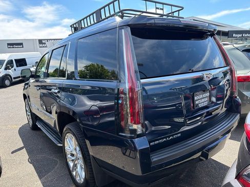 Used 2020 Cadillac Escalade Luxury AWD/4WD image 2