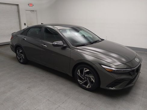 Used 2025 Hyundai Elantra Sport FWD image 11