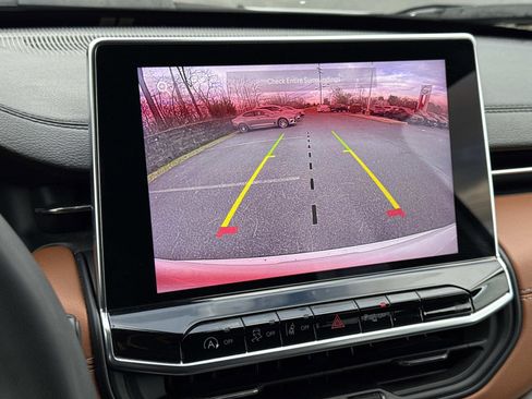 Used 2024 Jeep Compass Limited image 10