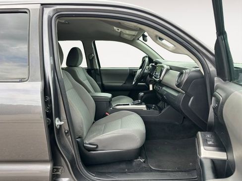 Used 2022 Toyota Tacoma SR5 RWD image 15
