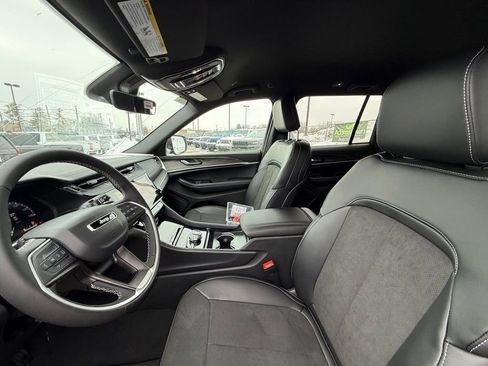 New 2026 Jeep Grand Cherokee Altitude AWD/4WD image 11