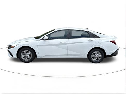 New 2026 Hyundai Elantra SE FWD image 6