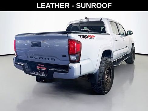 Used 2018 Toyota Tacoma TRD Sport AWD/4WD image 6