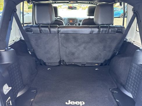 Used 2016 Jeep Wrangler Unlimited Sahara w/ Connectivity Group AWD/4WD image 6