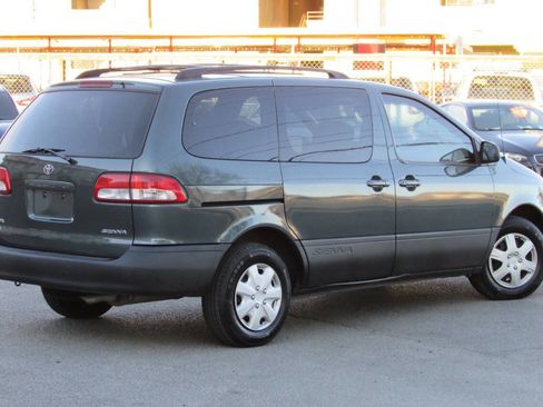 Used 2002 Toyota Sienna CE image 3