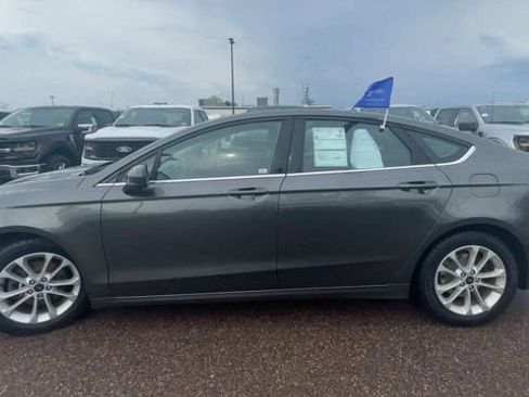 Used 2020 Ford Fusion SE FWD image 5