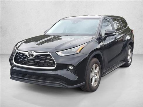 Certified 2024 Toyota Highlander LE image 1