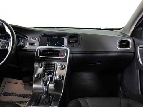 Used 2016 Volvo V60 T5 Cross Country Platinum image 29
