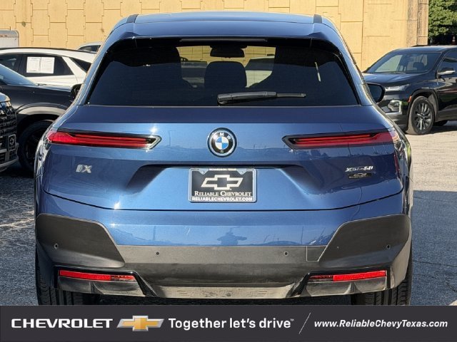 Used 2022 BMW iX xDrive50 w/ Premium Package AWD/4WD image 5