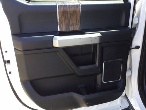 Used 2018 Ford F150 Lariat w/ Equipment Group 502A Luxury AWD/4WD image 13