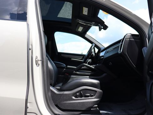 Used 2022 Porsche Cayenne Platinum Edition w/ Premium Package Plus AWD/4WD image 20