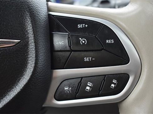 Used 2021 Chrysler Pacifica Limited image 28