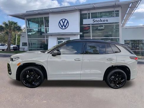 New 2026 Volkswagen Tiguan SE R-Line FWD image 7