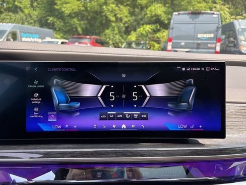 Used 2025 BMW 750e xDrive image 30