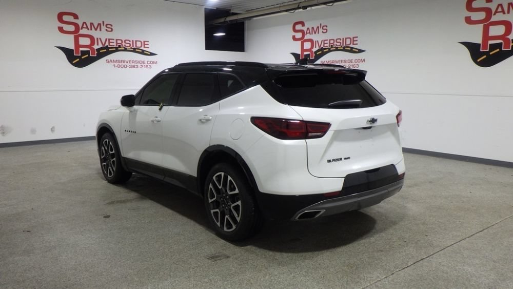 Used 2023 Chevrolet Blazer RS w/ Driver Confidence II Package AWD/4WD image 2