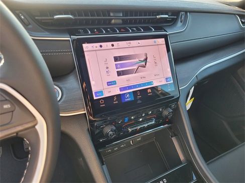 New 2025 Jeep Grand Cherokee Limited image 26