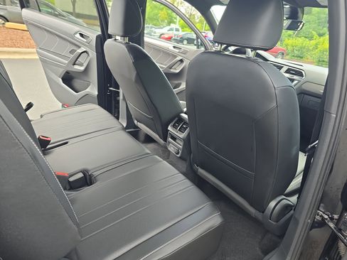 Certified 2023 Volkswagen Tiguan SE R-Line FWD image 11