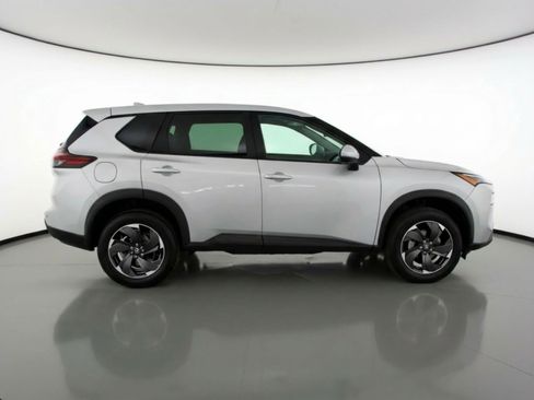 Used 2025 Nissan Rogue SV FWD image 11