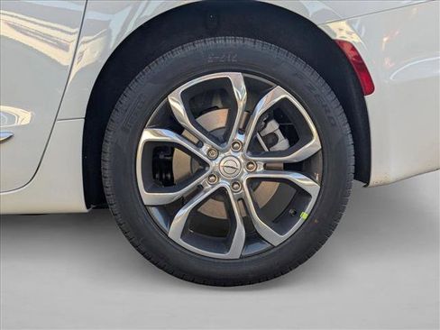 New 2026 Chrysler Pacifica Pinnacle image 10