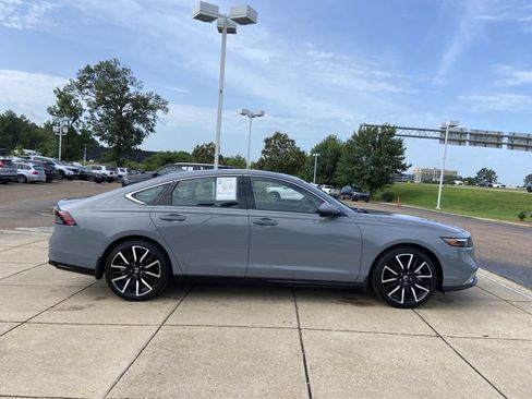 Used 2023 Honda Accord Touring image 13