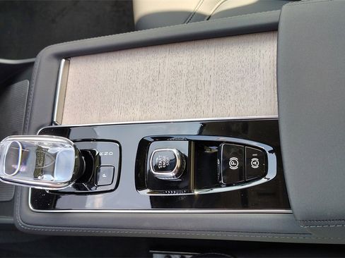 New 2026 Volvo XC90 B6 Plus w/ Protection Package Premier image 27