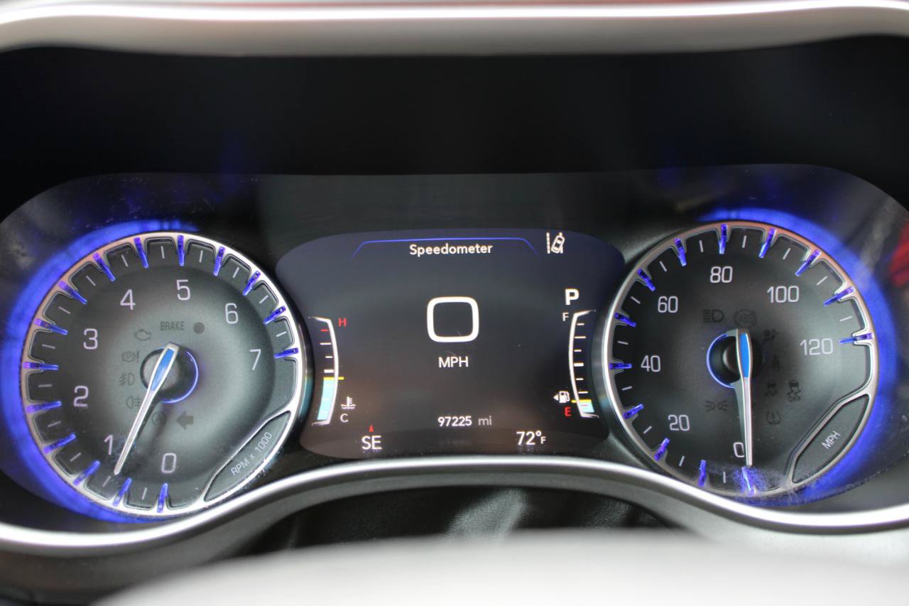 Used 2023 Chrysler Pacifica Touring-L FWD image 20