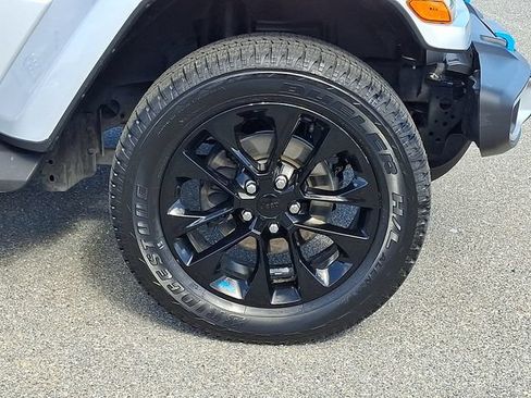 Used 2023 Jeep Wrangler Unlimited Sahara AWD/4WD image 8
