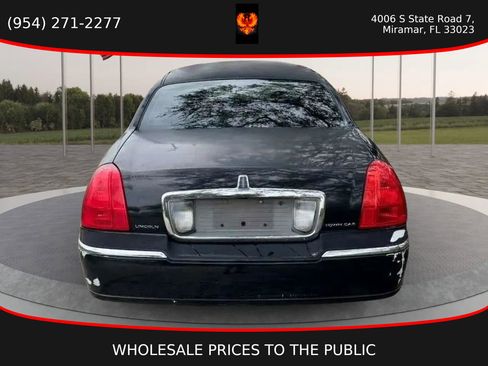 Used 2008 Lincoln Town Car Signature Limited image 6